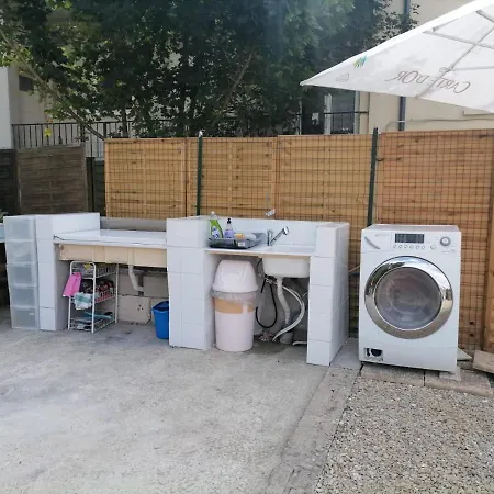 Accueillant T2 Avec Piscine En Option *